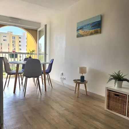 Appartement T2, à Deux Pas Du Port, Parking Privé
