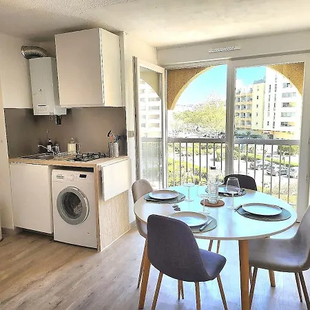 Appartement T2, à Deux Pas Du Port, Parking Privé
